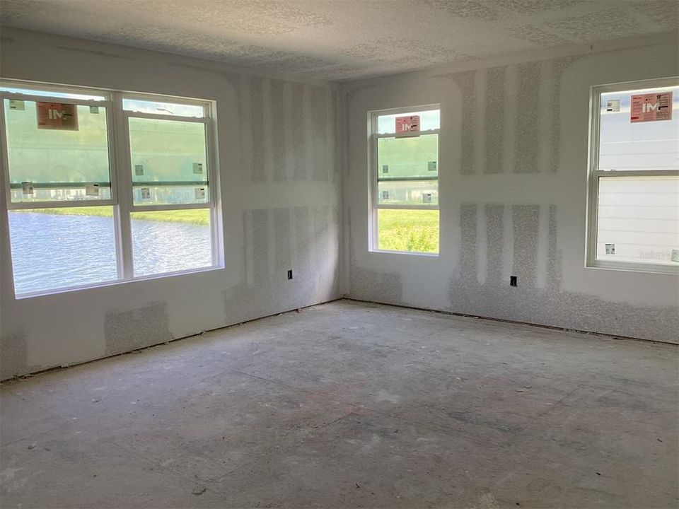 Activo con contrato: $455,349 (4 camas, 2 baños, 1901 Pies cuadrados)