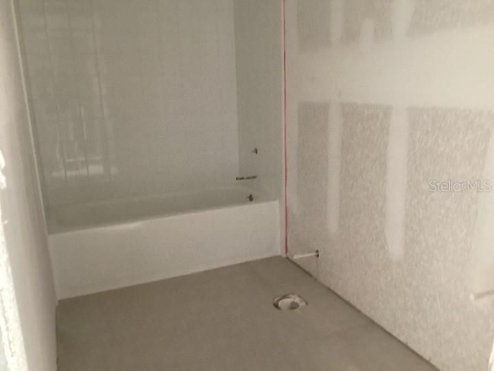 Activo con contrato: $455,349 (4 camas, 2 baños, 1901 Pies cuadrados)