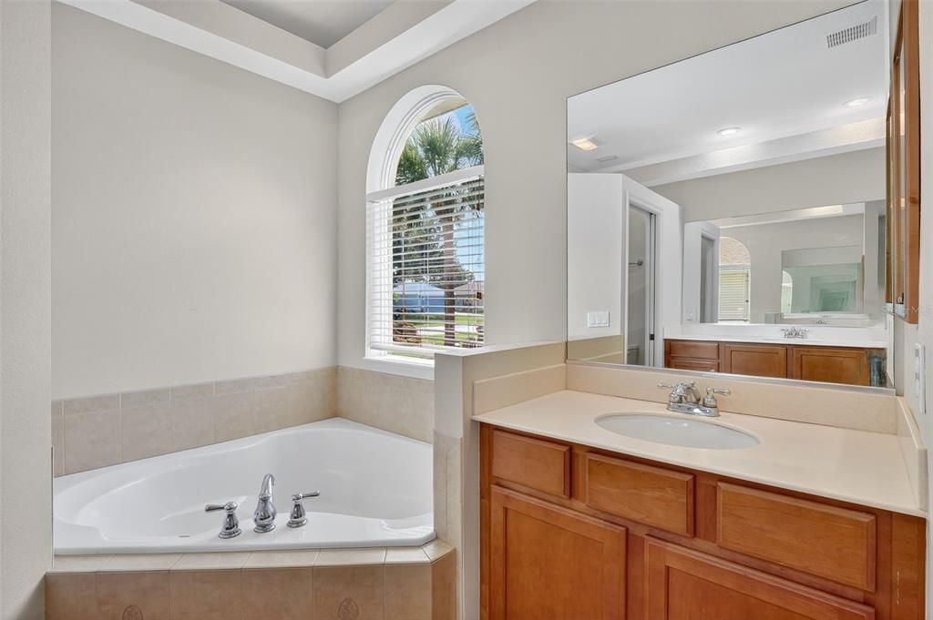 En Venta: $449,000 (4 camas, 3 baños, 2859 Pies cuadrados)