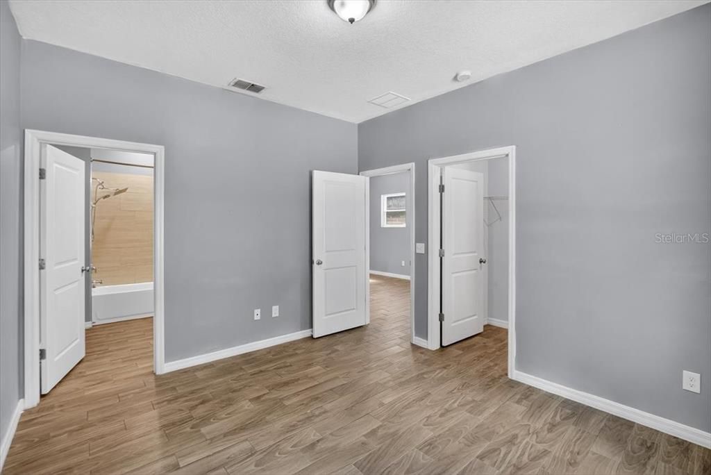 For Sale: $499,000 (6 beds, 0 baths, 2469 Square Feet)