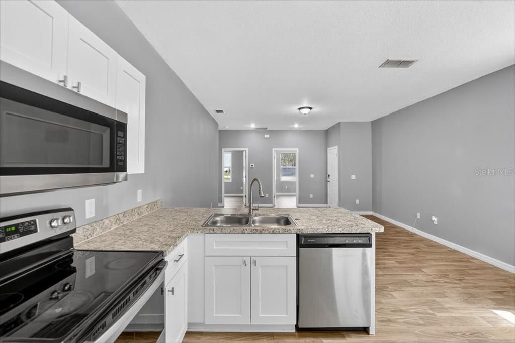 For Sale: $499,000 (6 beds, 0 baths, 2469 Square Feet)