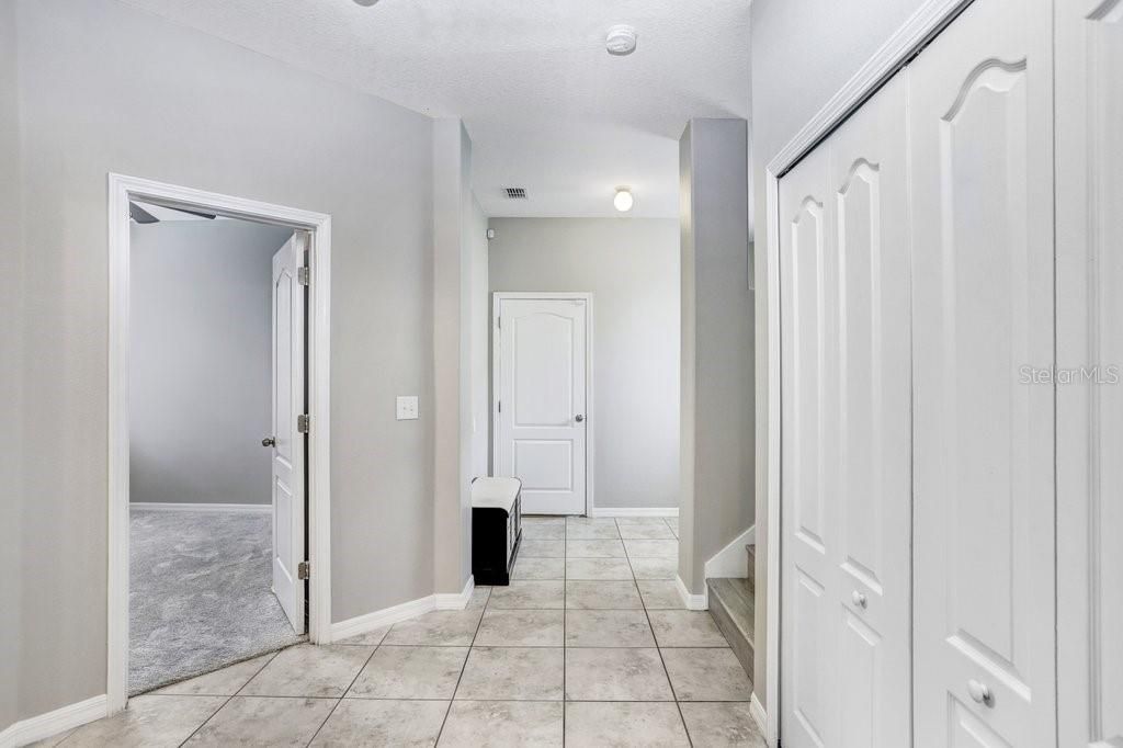 合同活跃: $364,000 (4 贝兹, 3 浴室, 2625 平方英尺)