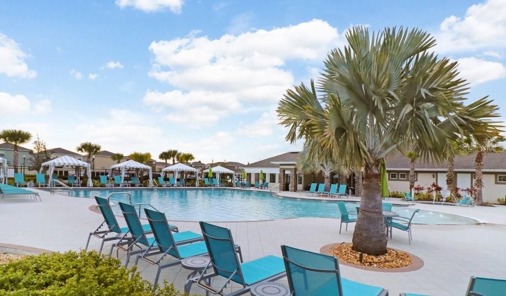 合同活跃: $364,000 (4 贝兹, 3 浴室, 2625 平方英尺)