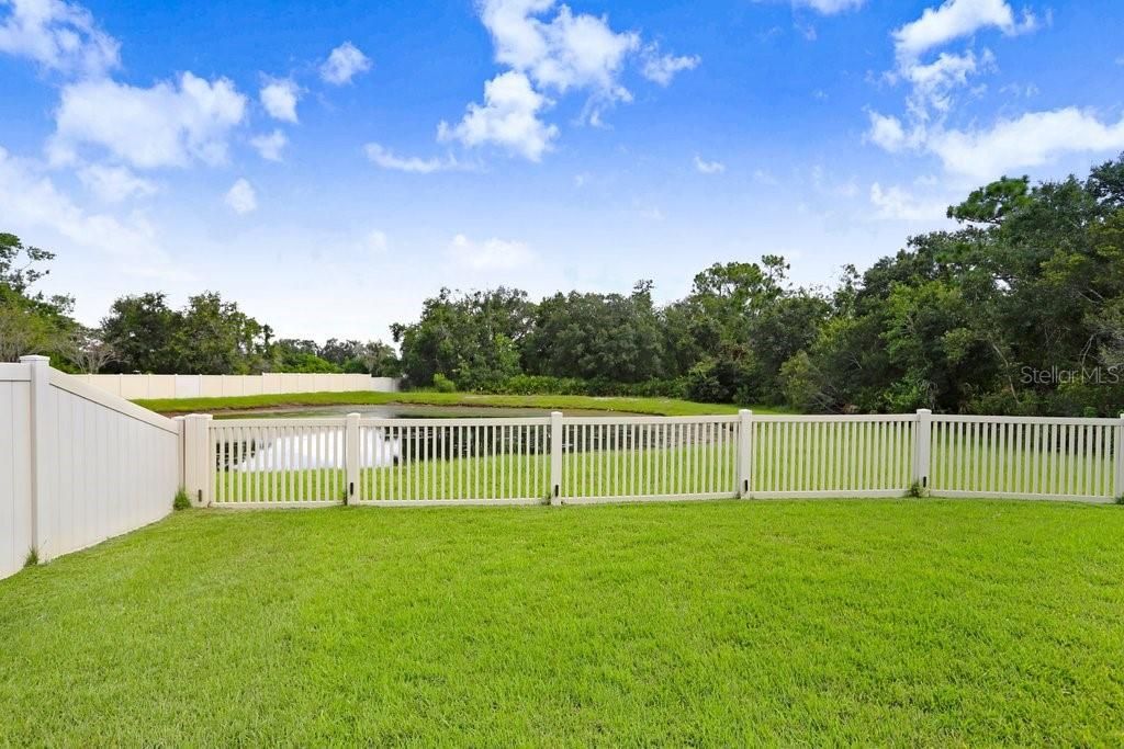 合同活跃: $364,000 (4 贝兹, 3 浴室, 2625 平方英尺)