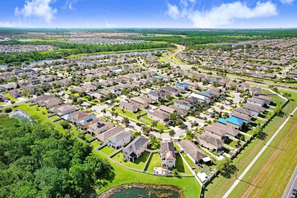 合同活跃: $364,000 (4 贝兹, 3 浴室, 2625 平方英尺)