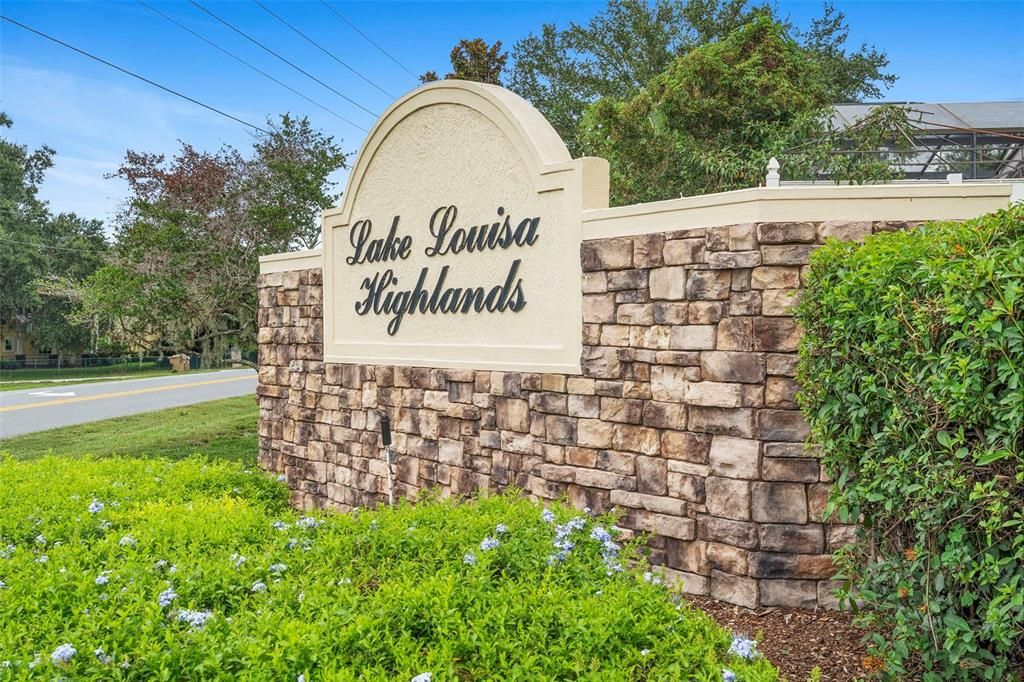 Active With Contract: $484,000 (3 beds, 2 baths, 1976 Square Feet)