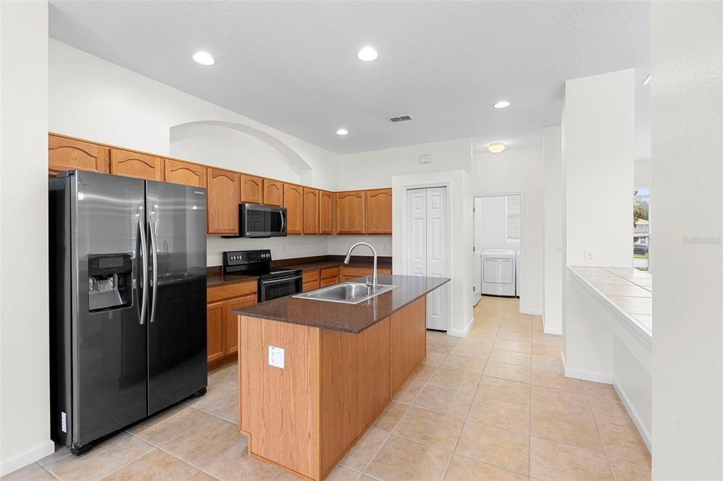 Active With Contract: $484,000 (3 beds, 2 baths, 1976 Square Feet)