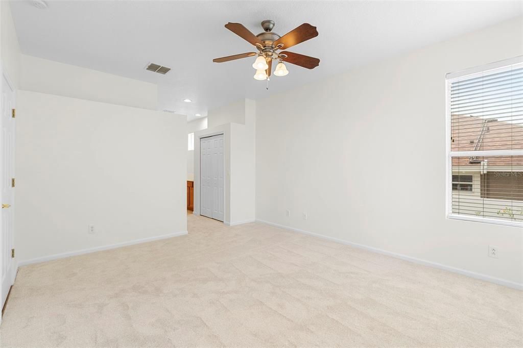 Active With Contract: $484,000 (3 beds, 2 baths, 1976 Square Feet)