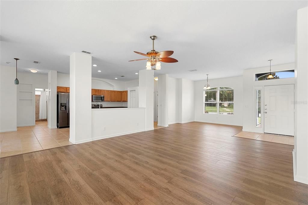 Active With Contract: $484,000 (3 beds, 2 baths, 1976 Square Feet)