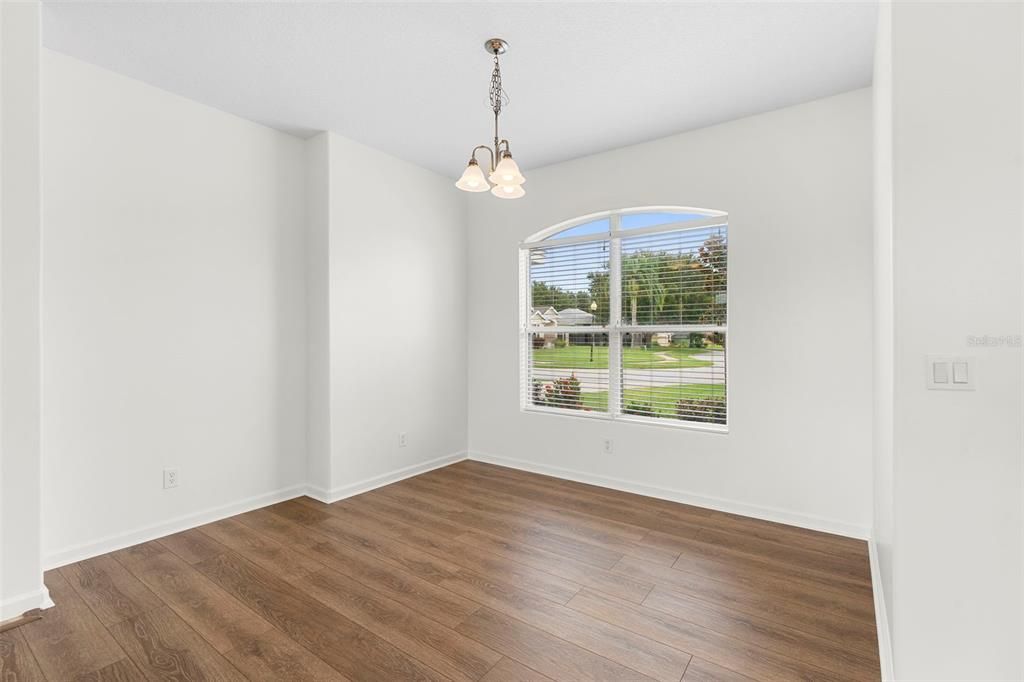 Active With Contract: $484,000 (3 beds, 2 baths, 1976 Square Feet)