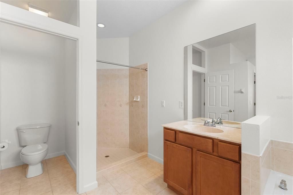 Active With Contract: $484,000 (3 beds, 2 baths, 1976 Square Feet)