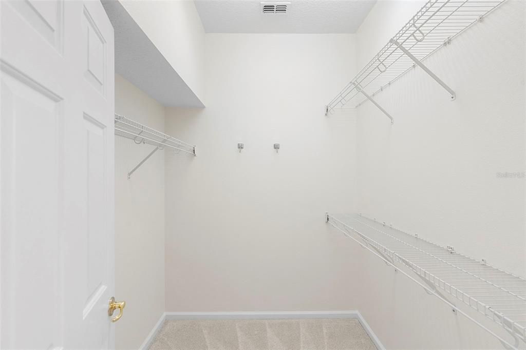 Active With Contract: $484,000 (3 beds, 2 baths, 1976 Square Feet)