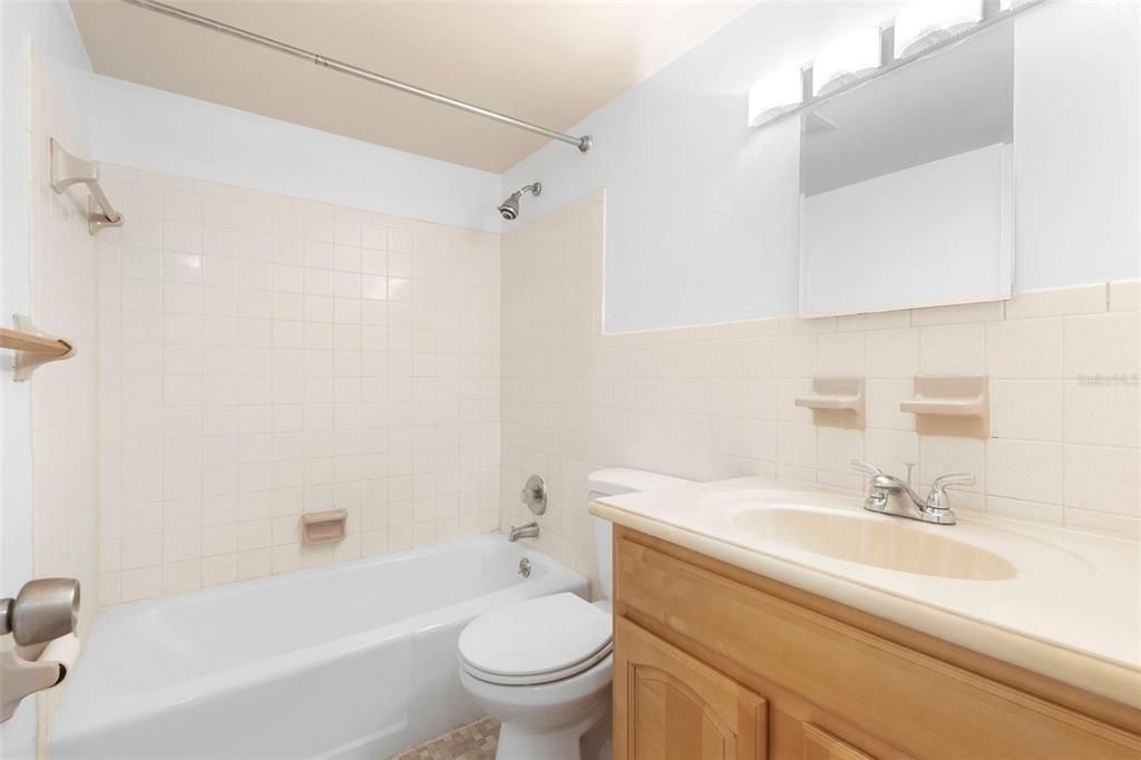 Activo con contrato: $179,000 (2 camas, 1 baños, 851 Pies cuadrados)