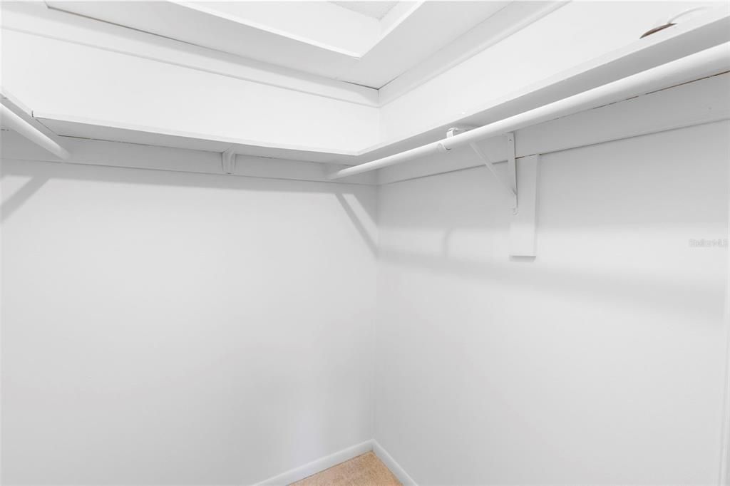 Activo con contrato: $179,000 (2 camas, 1 baños, 851 Pies cuadrados)