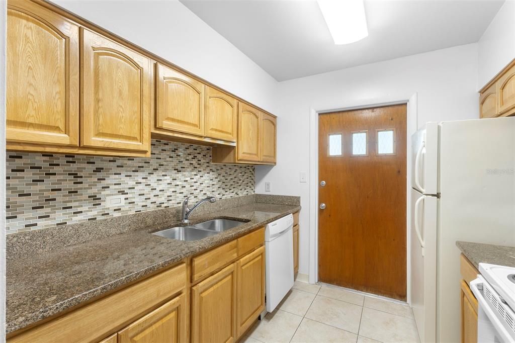 Activo con contrato: $179,000 (2 camas, 1 baños, 851 Pies cuadrados)