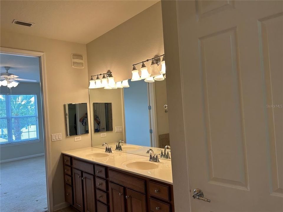 For Sale: $249,500 (2 beds, 2 baths, 1810 Square Feet)
