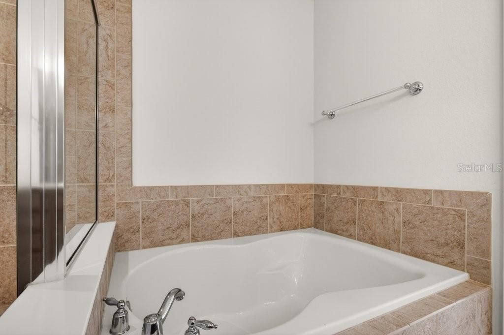 For Sale: $239,000 (2 beds, 2 baths, 1810 Square Feet)