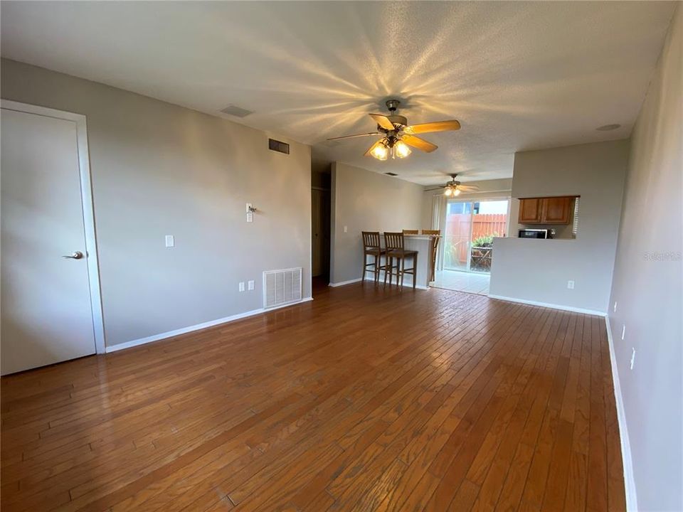 En Venta: $385,000 (3 camas, 2 baños, 1360 Pies cuadrados)