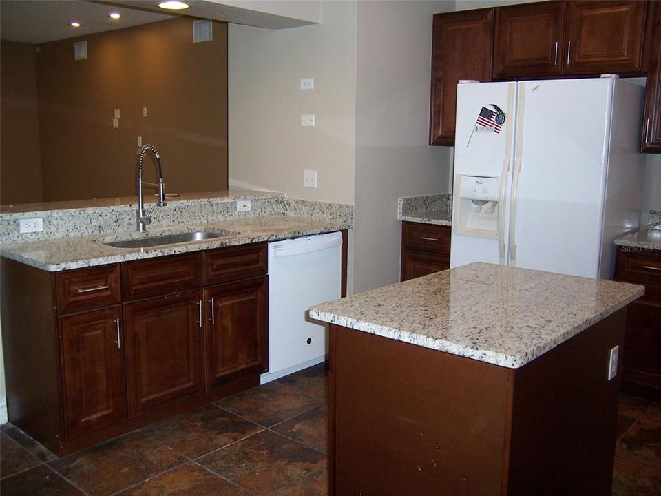 Active With Contract: $2,595 (4 beds, 3 baths, 2514 Square Feet)