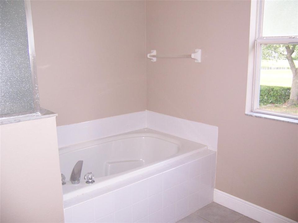 Active With Contract: $2,595 (4 beds, 3 baths, 2514 Square Feet)