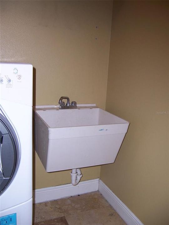 Active With Contract: $2,595 (4 beds, 3 baths, 2514 Square Feet)