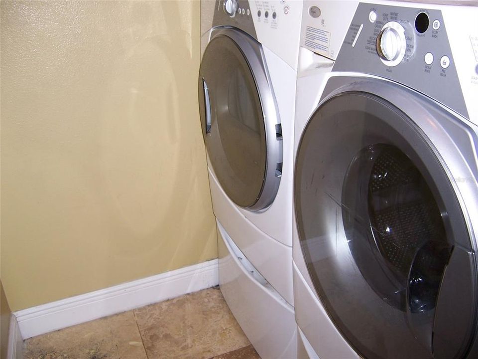 Active With Contract: $2,595 (4 beds, 3 baths, 2514 Square Feet)