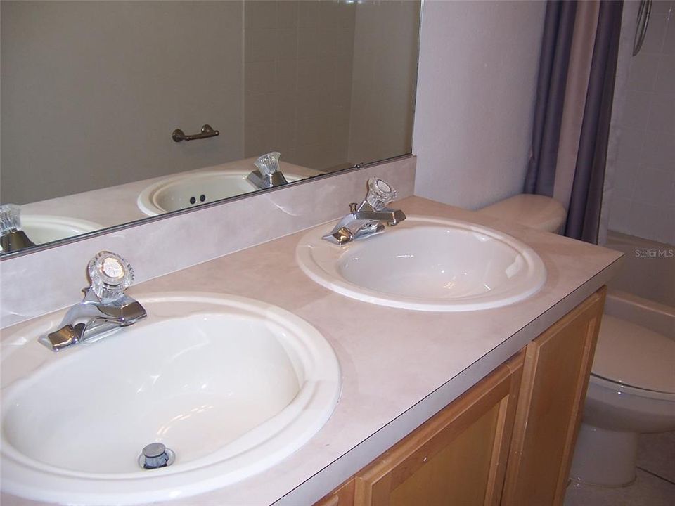 Active With Contract: $2,595 (4 beds, 3 baths, 2514 Square Feet)