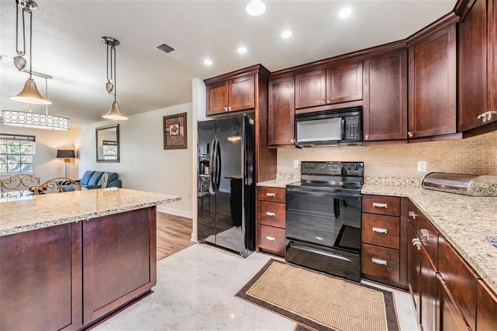 待售: $245,000 (2 贝兹, 2 浴室, 1200 平方英尺)