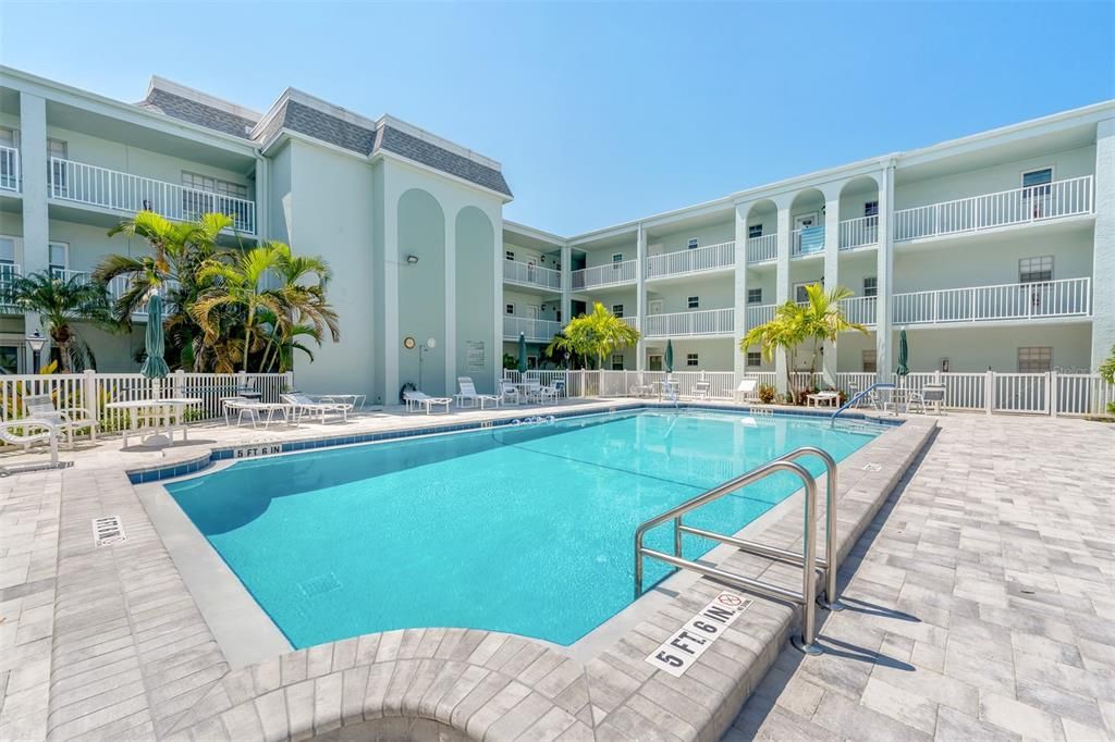 待售: $245,000 (2 贝兹, 2 浴室, 1200 平方英尺)