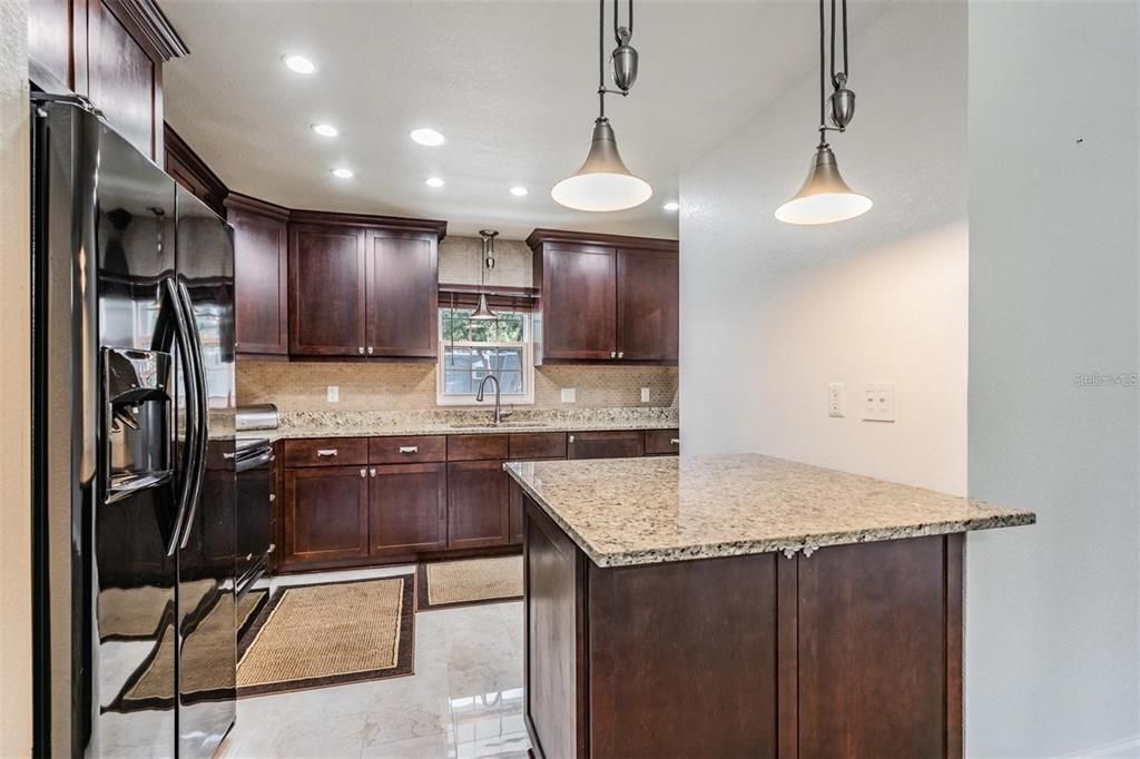 待售: $245,000 (2 贝兹, 2 浴室, 1200 平方英尺)