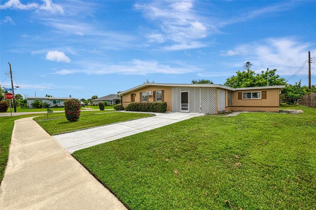 合同活跃: $140,000 (3 贝兹, 1 浴室, 1192 平方英尺)