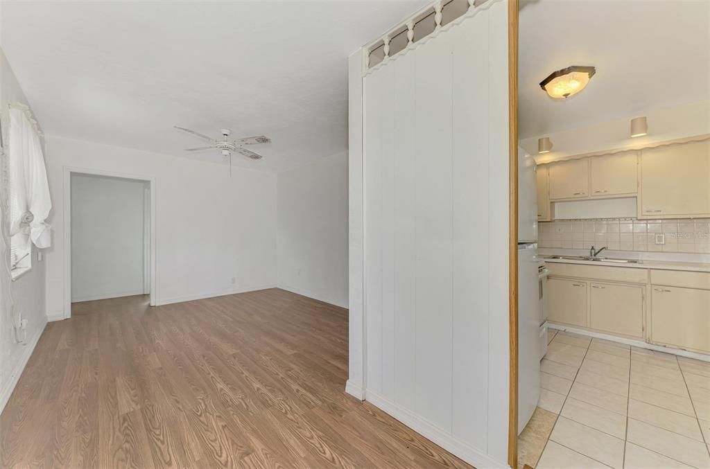 合同活跃: $140,000 (3 贝兹, 1 浴室, 1192 平方英尺)