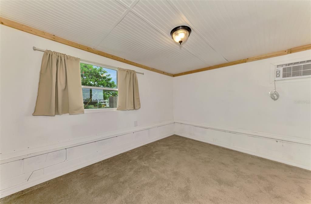 合同活跃: $140,000 (3 贝兹, 1 浴室, 1192 平方英尺)