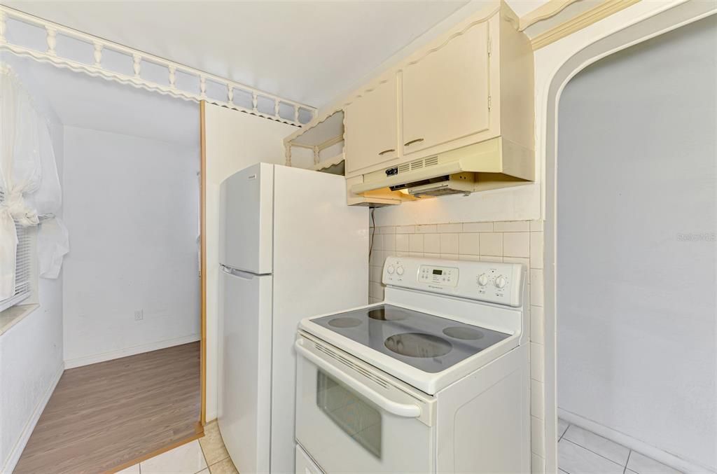 合同活跃: $140,000 (3 贝兹, 1 浴室, 1192 平方英尺)