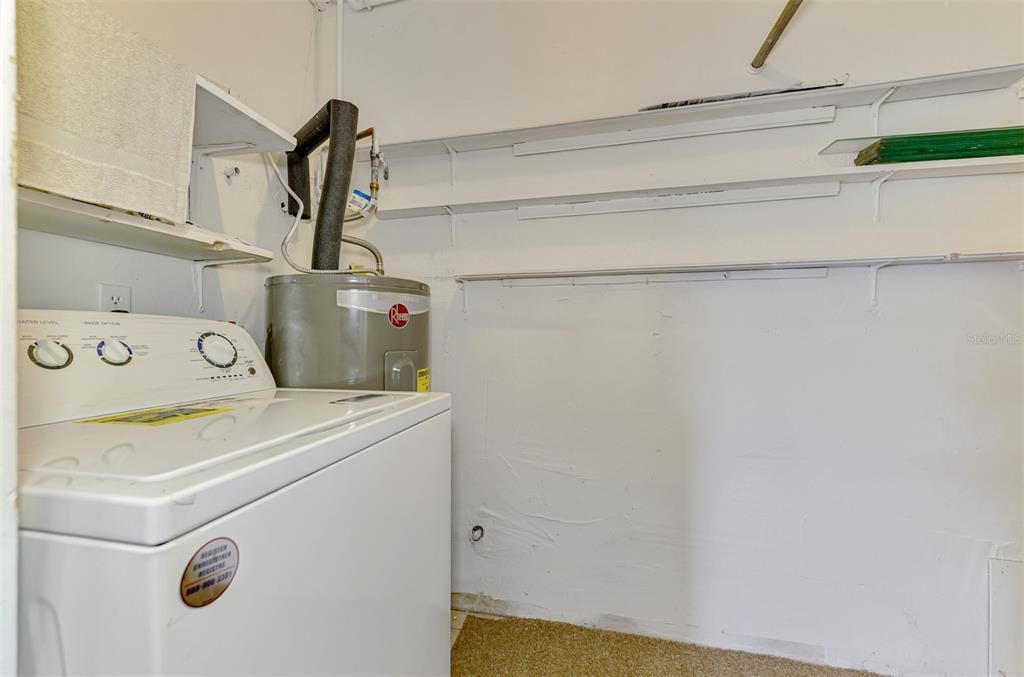 合同活跃: $140,000 (3 贝兹, 1 浴室, 1192 平方英尺)