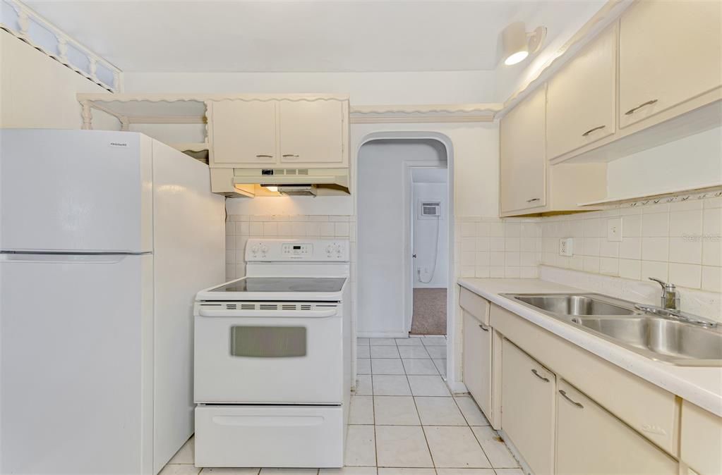 合同活跃: $140,000 (3 贝兹, 1 浴室, 1192 平方英尺)