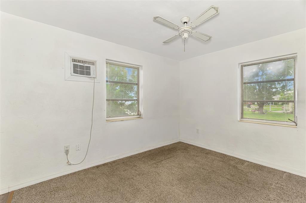 合同活跃: $140,000 (3 贝兹, 1 浴室, 1192 平方英尺)