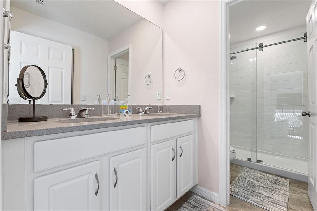 For Sale: $1,100,000 (9 beds, 6 baths, 4363 Square Feet)