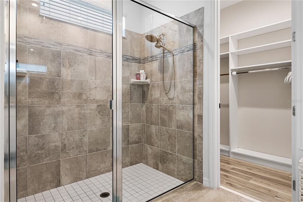 For Sale: $1,100,000 (9 beds, 6 baths, 4363 Square Feet)