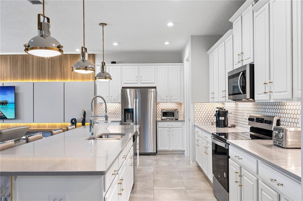 For Sale: $1,100,000 (9 beds, 6 baths, 4363 Square Feet)