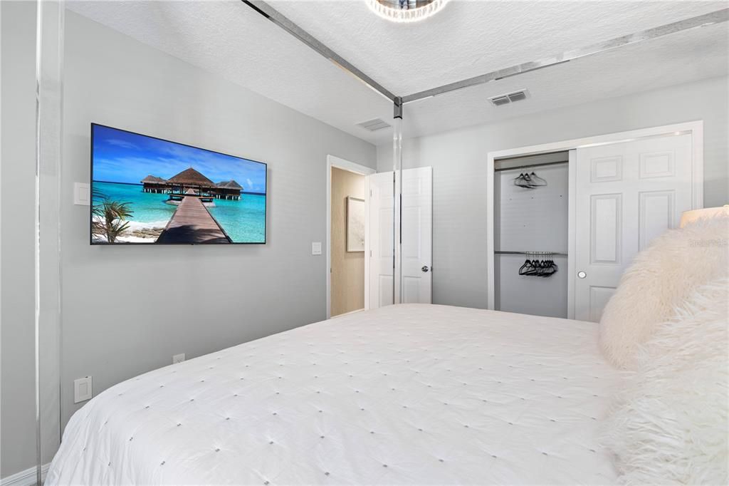 For Sale: $1,100,000 (9 beds, 6 baths, 4363 Square Feet)