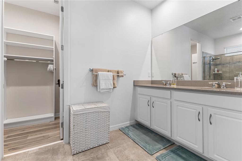 For Sale: $1,100,000 (9 beds, 6 baths, 4363 Square Feet)