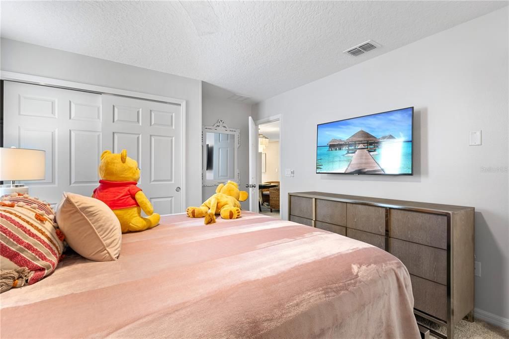 For Sale: $1,100,000 (9 beds, 6 baths, 4363 Square Feet)