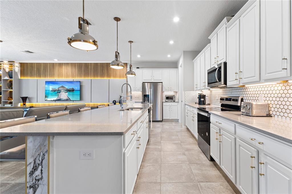 For Sale: $1,100,000 (9 beds, 6 baths, 4363 Square Feet)