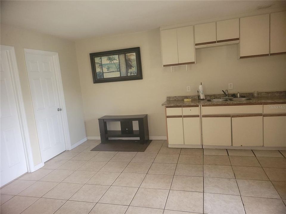 出租: $850 (1 贝兹, 1 浴室, 748 平方英尺)