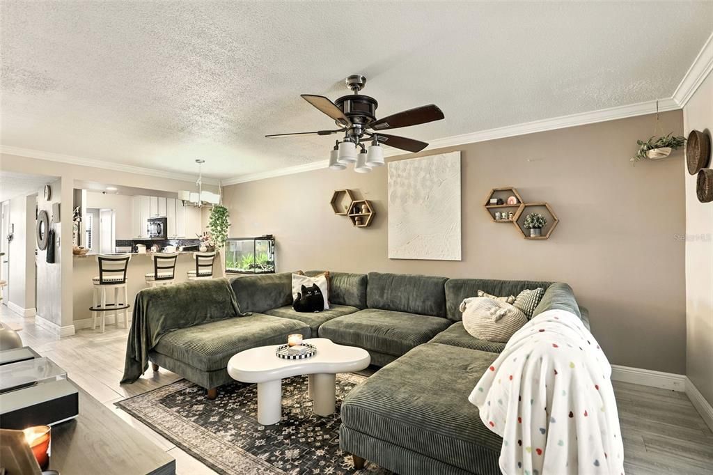 待售: $294,900 (2 贝兹, 2 浴室, 890 平方英尺)