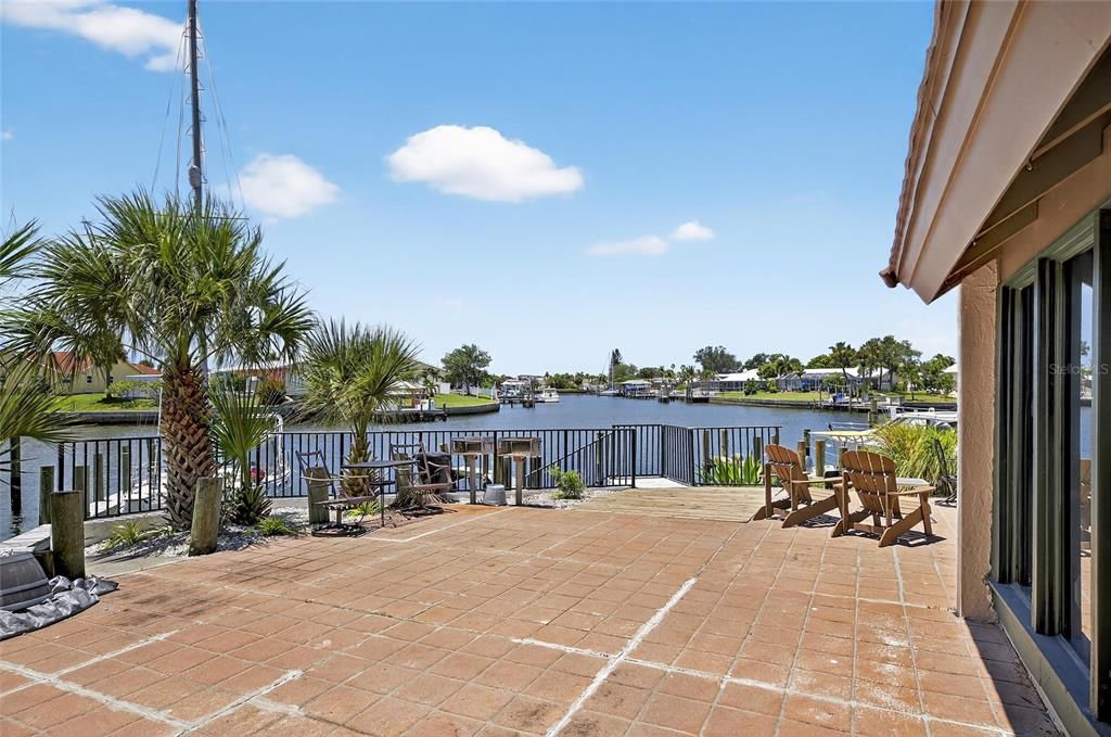 待售: $298,500 (2 贝兹, 2 浴室, 1084 平方英尺)