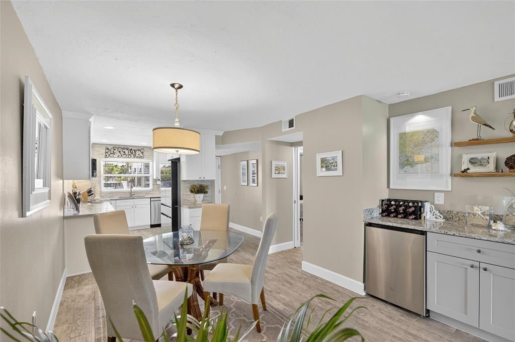 待售: $298,500 (2 贝兹, 2 浴室, 1084 平方英尺)