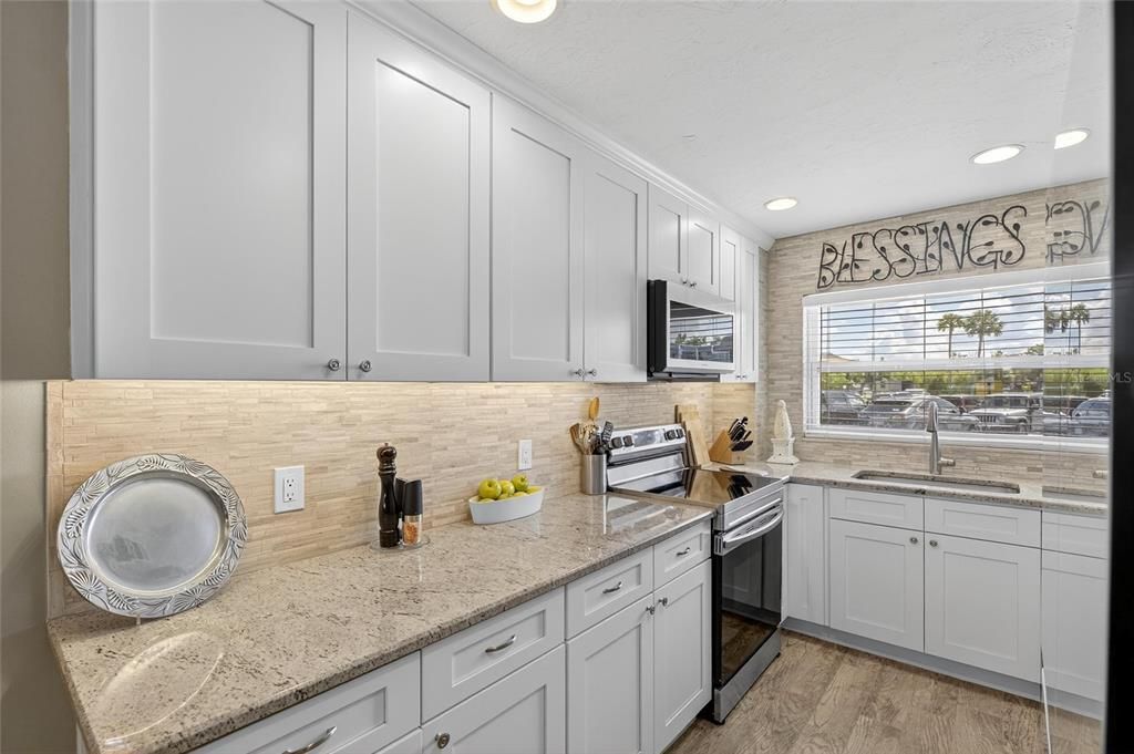 待售: $298,500 (2 贝兹, 2 浴室, 1084 平方英尺)