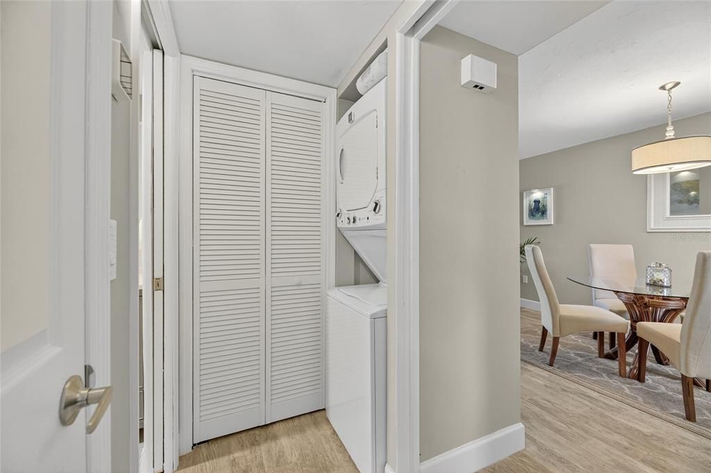 待售: $298,500 (2 贝兹, 2 浴室, 1084 平方英尺)